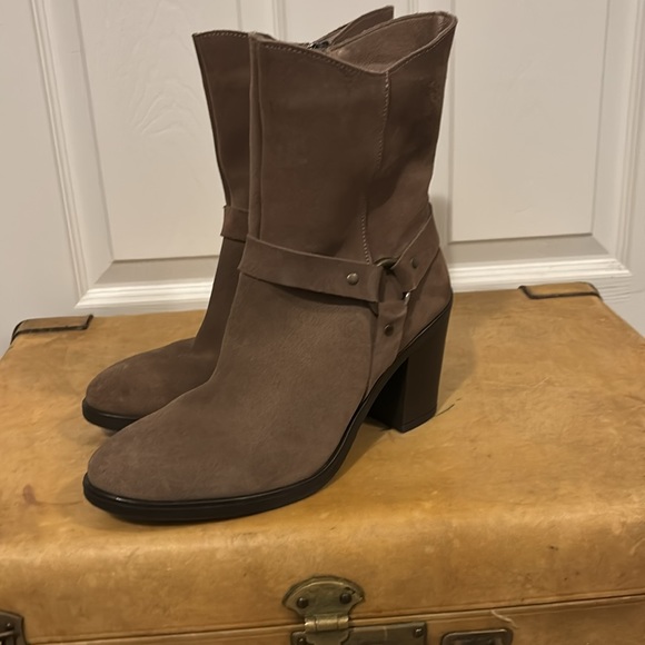 NWOT Women’s leather boots yokono size 9 - Picture 3 of 9